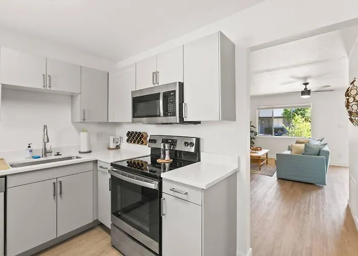 Lovely 1-bedroom In Biltmore - Parking Apartment